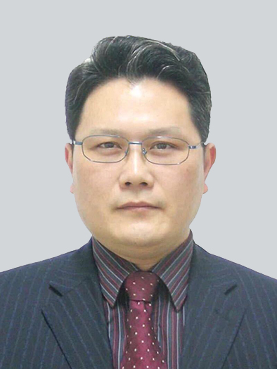 王  云